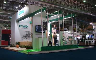 Dicas para reduzir custos na organização de feiras de negócios.