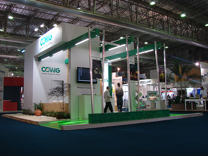 Dicas para reduzir custos na organização de feiras de negócios.